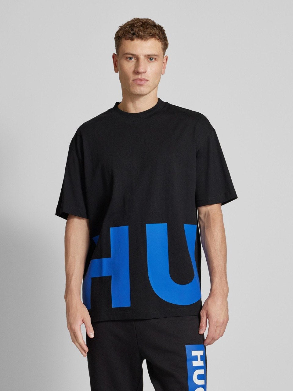 Hugo Blue
T-shirt with label print, model 'Nannavaro' in black