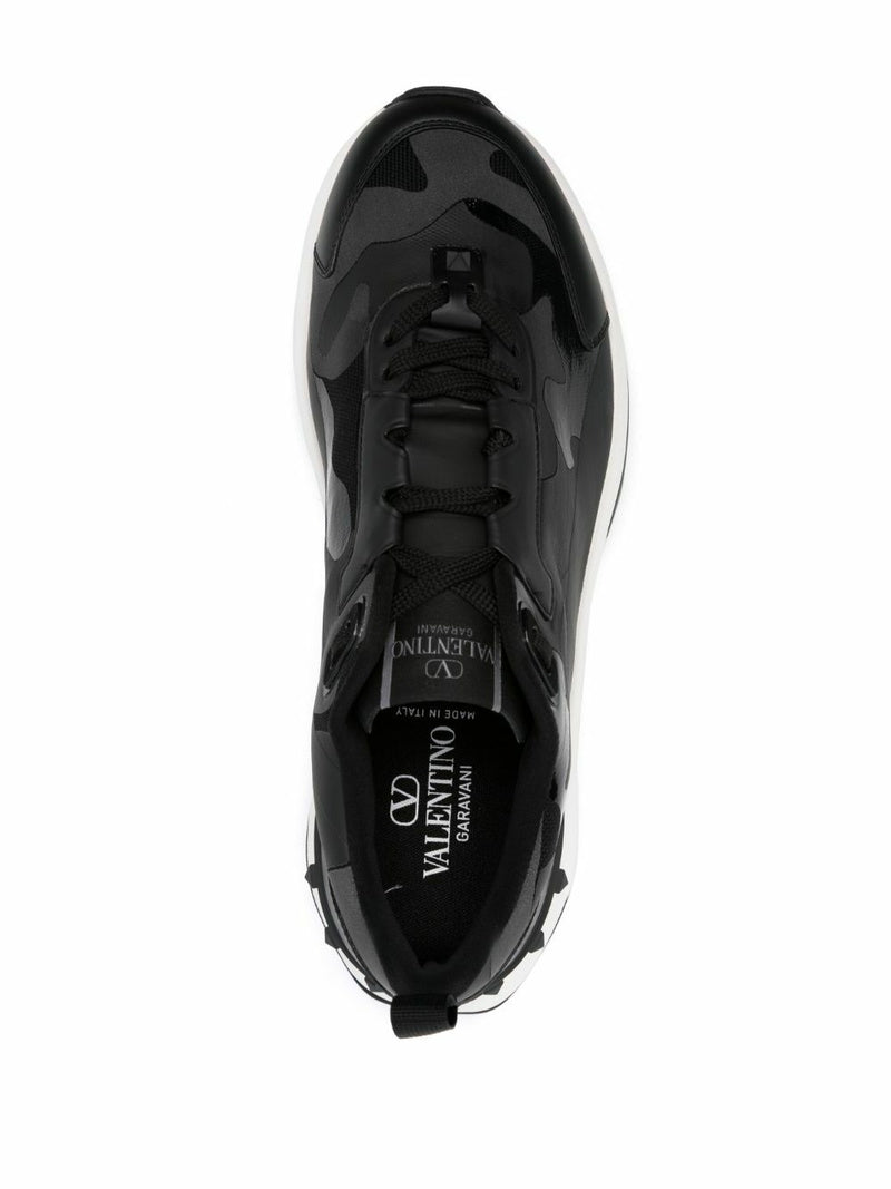 Valentino Garavani
Snickers 'True Act'
