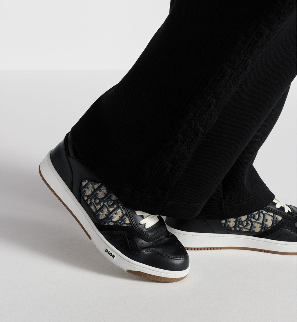 B27 Uptown Low-Top Sneaker
Black Smooth Calfskin with Beige and Black Dior Oblique Jacquard