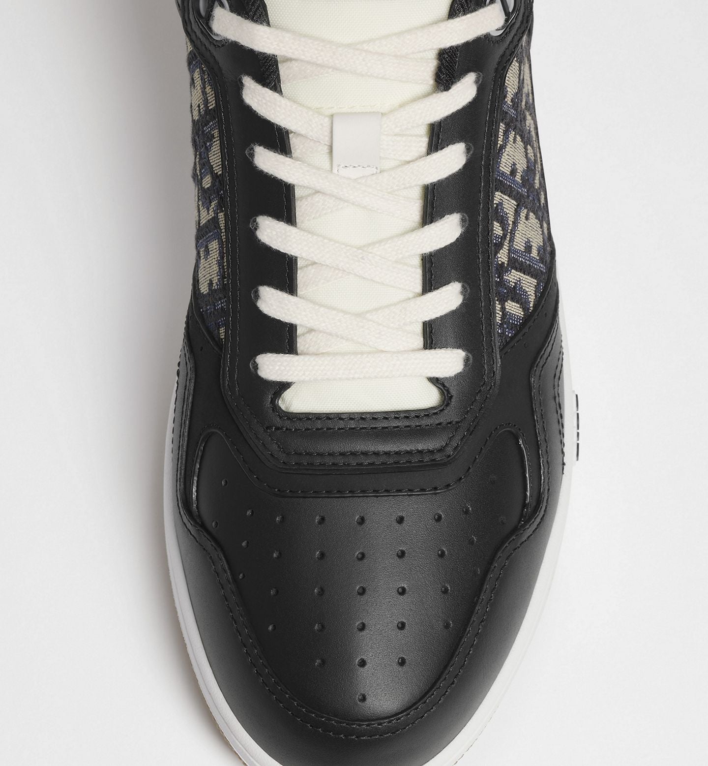 B27 Uptown Low-Top Sneaker
Black Smooth Calfskin with Beige and Black Dior Oblique Jacquard