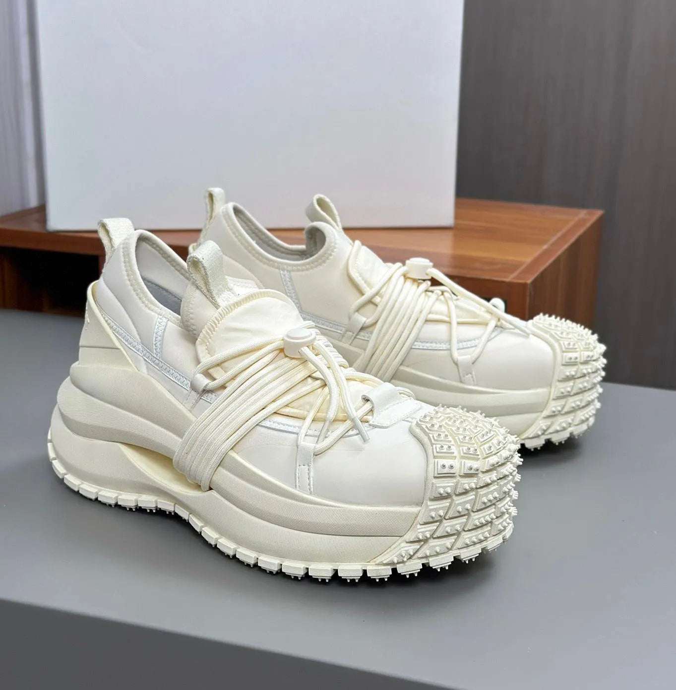 Emporio Armani
Lace-up sneakers