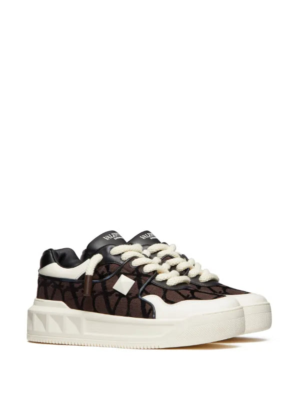 Valentino Garavani
'One Stud XL' leather sneakers