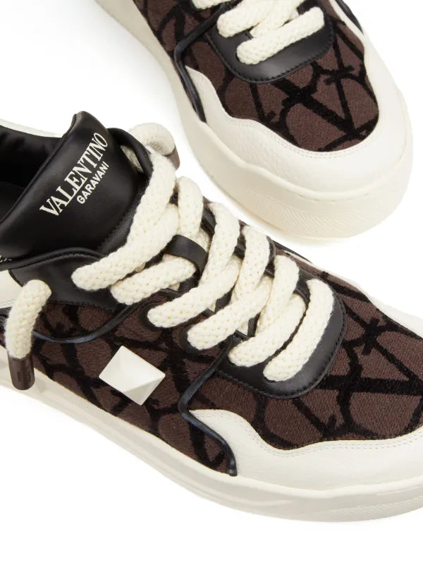 Valentino Garavani
'One Stud XL' leather sneakers